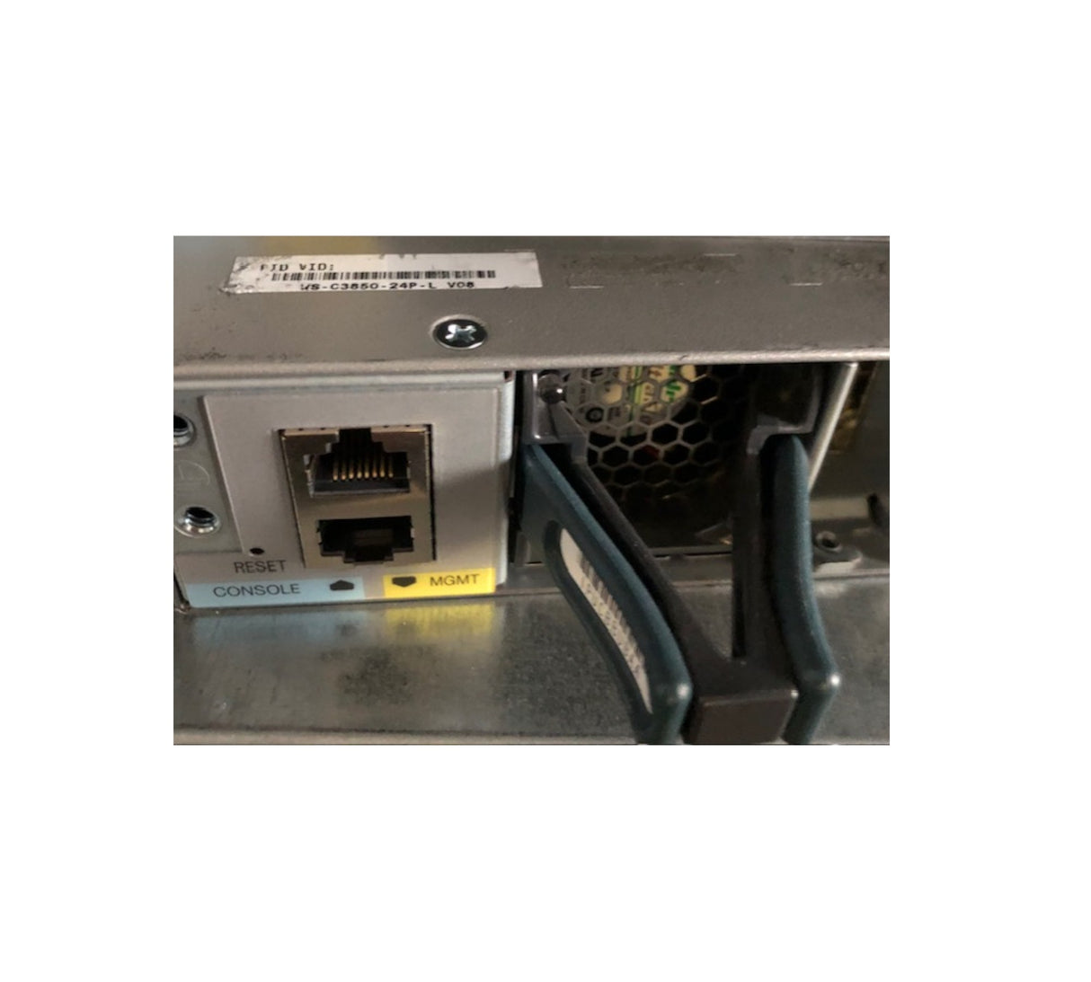 Cisco WS-C3850-24P-L used ( damaged )
