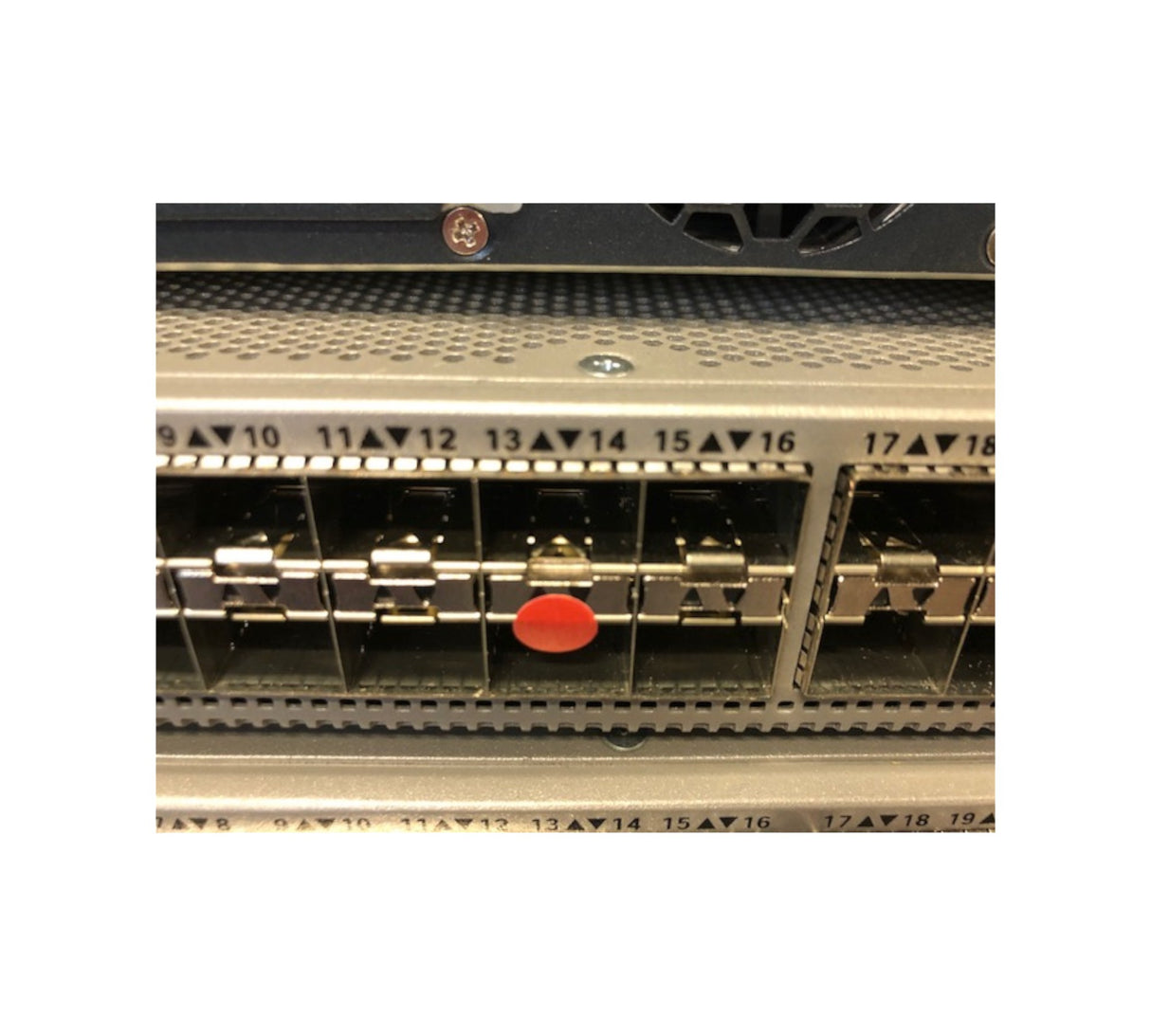 Cisco N9K-C93180YC-EX used ( damaged )