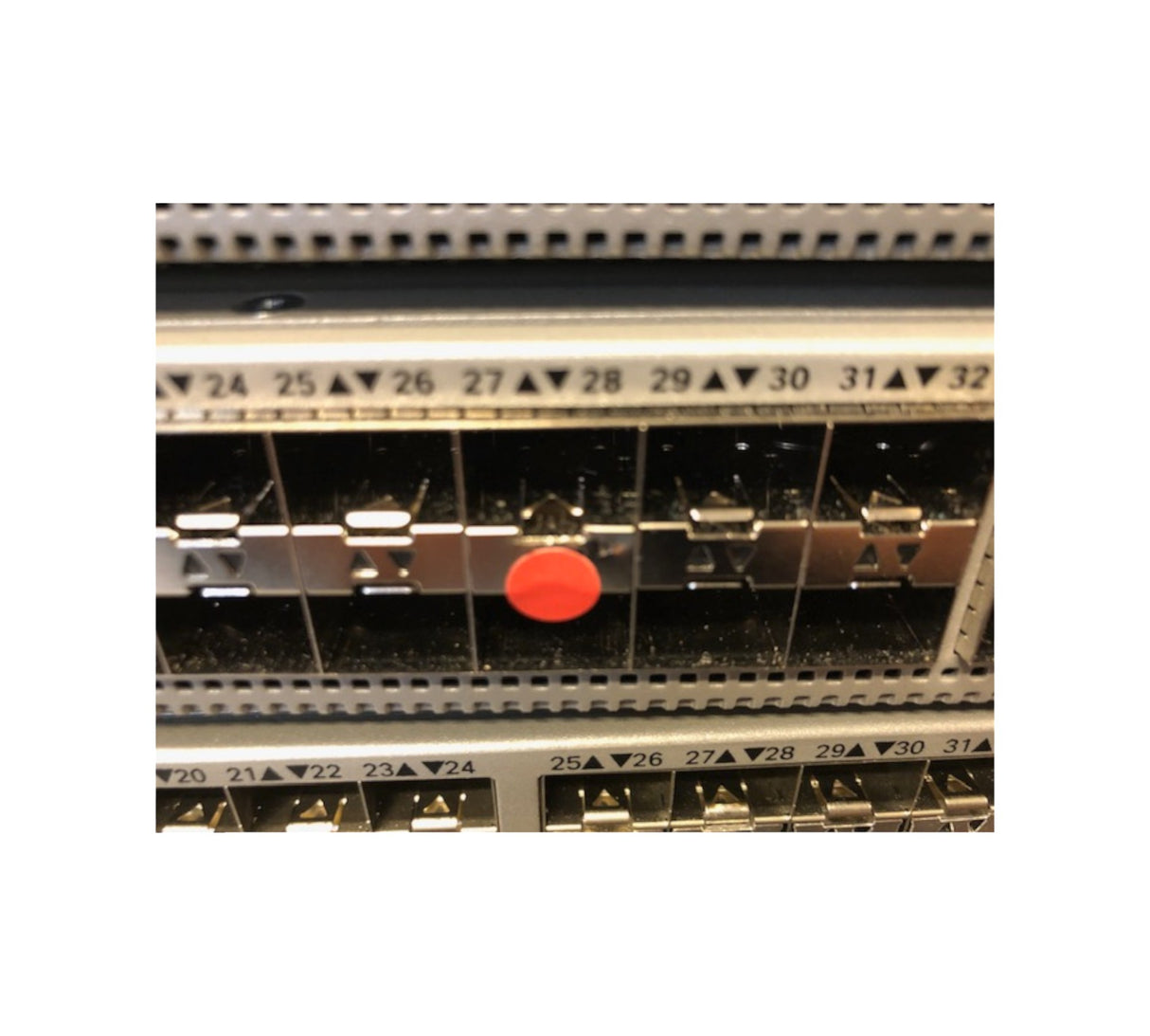 Cisco N9K-C93180YC-EX used ( damaged )