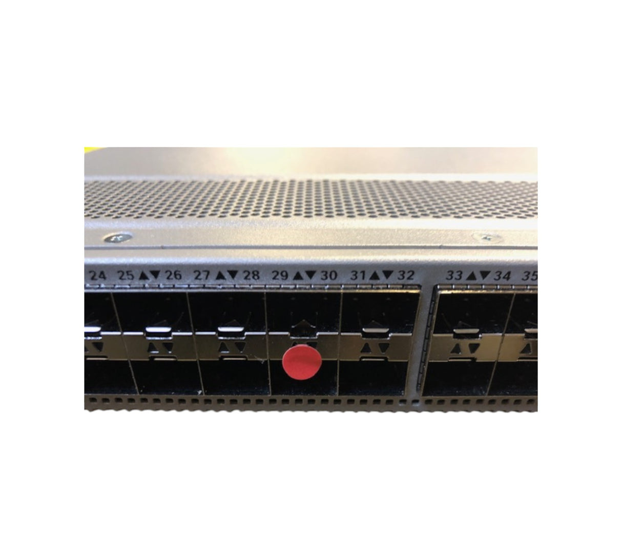 Cisco N9K-C93180YC-EX used ( damaged )